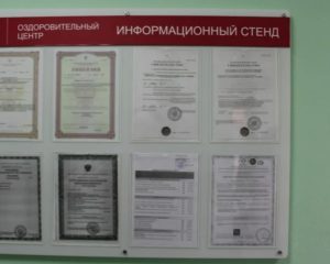 Входная группа под контролем: правила размещения инфостендов в многоквартирных домах и коммерческих помещениях
